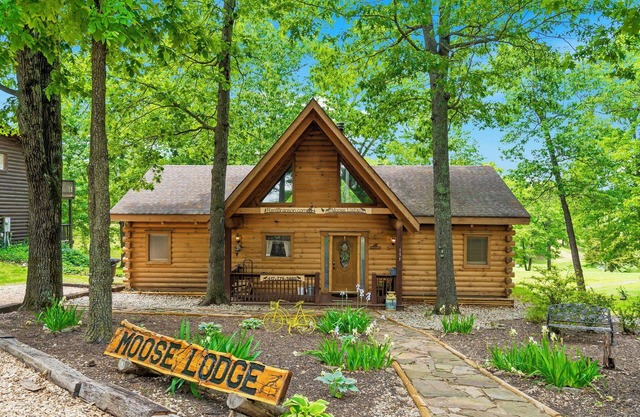 Incroyable cabine Premium, bain à remous, baignoires à jets, cheminée et fosse, près de Big Cedar - Moose Lodge
