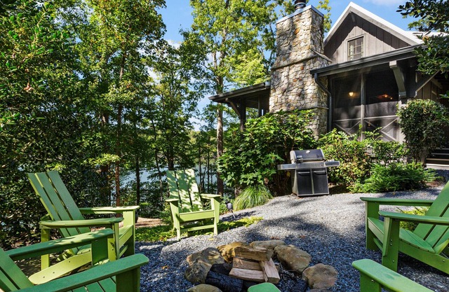 Amazing Privacy at Waters Edge. Upscale for Executive & Family Getaway