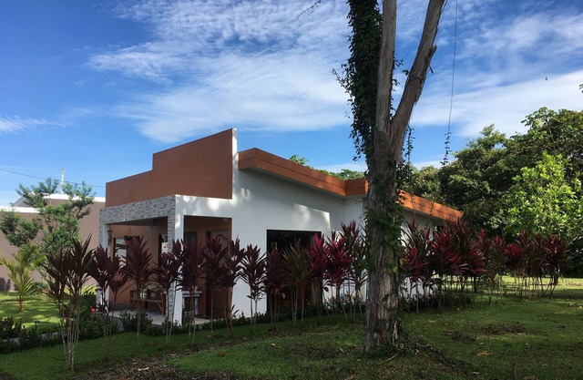 Superbe bungalow privé près de la plage et du parc de Manuel Antonio et du centre-ville de Quepos