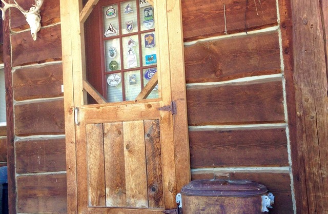 Yellowstone River & pond on abt 60 acres acres4br2ba house. Réservez MAINTENANT pour les offres!