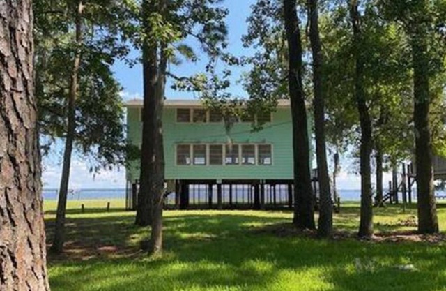 Amazing Riverfront Views
