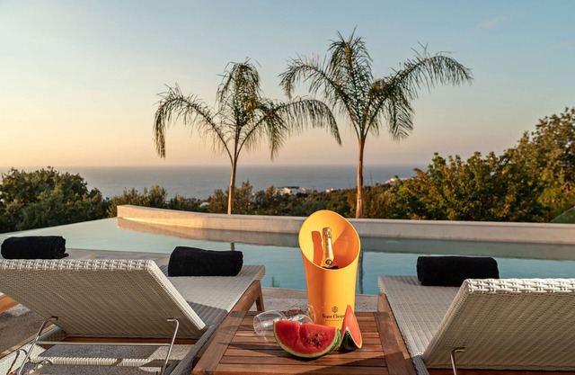 Villa neuve, près de Réthymnon et de la plage, intimité à 100%, vue imprenable sur la mer!