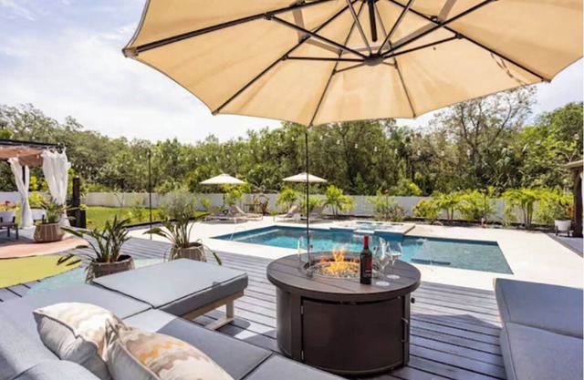 Amazing Studio in Tampa with heated Pool and Hot Tub, CLOTHING OPTIONAL