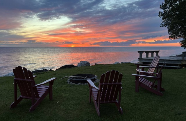 Couchers de soleil incroyables 280 Ft. Rive 2,5 acres Grand chalet!