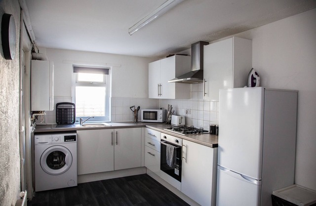 Amazing Townhouse Close To City and Beach Sleeps 7