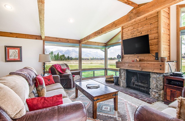Amazing townhouse next to golf course with deck