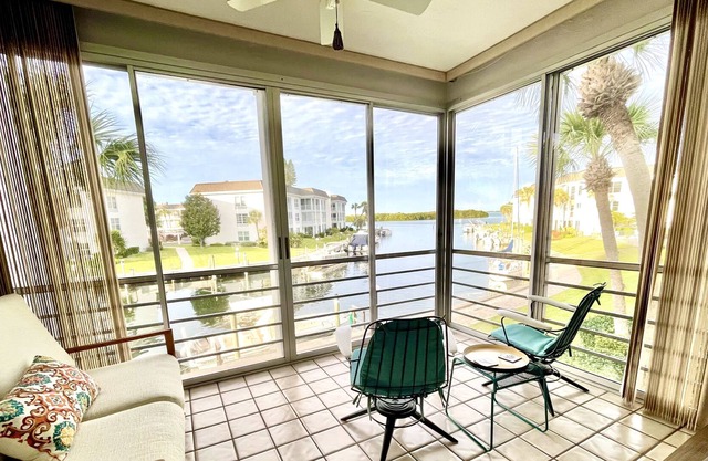 Amazing View & Breeze , Private Bay to Beach condo gated community and amenities