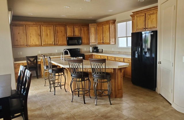 Amazing view, pools/hot tubs/waterslide, trails. Las Palmas resort! Sleeps 10