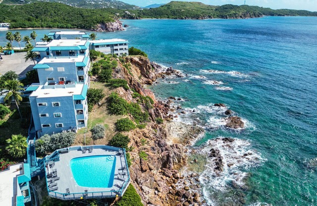 Amazing views! Spacious 2 BR,2 bath ocean front villa with 3 pools,2 restaurants