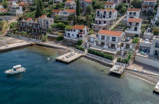 Amazing villa w/ Private beach Steps from the Sea