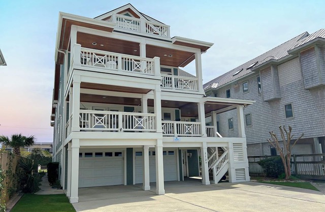 Amazing water views! Beautiful 6BR/6.5 waterfront home on Wrightsville Beach.