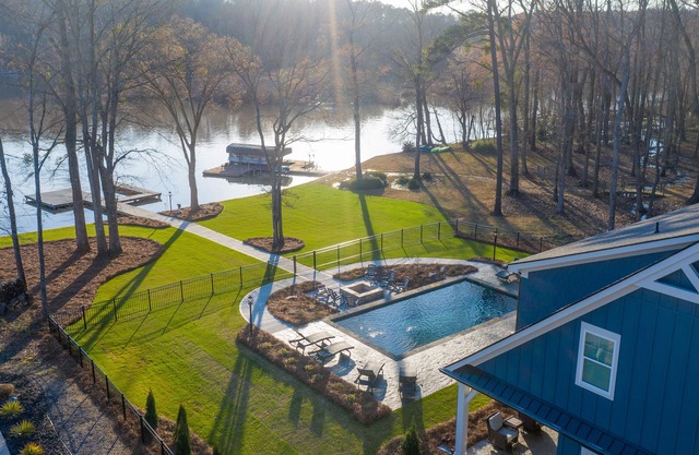 Amazing Waterfront Goose Nest Cottage with Heated Pool, Fire-Pit + Much More!