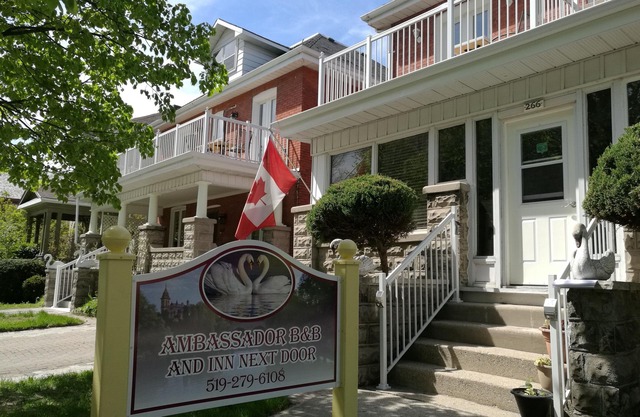 Ambassadeur B & B Guest Home
