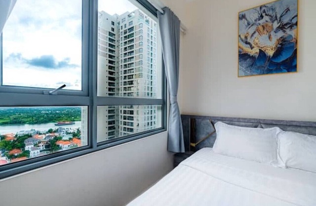 AmbiHOME Large 3Br 2WC river-view Masteri Thao Dien T5