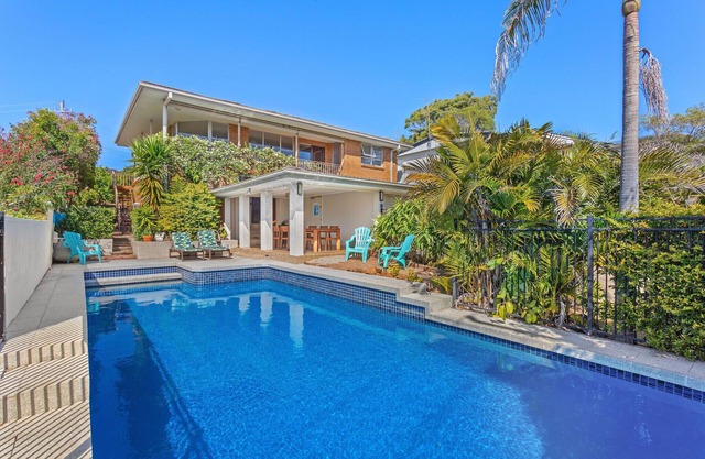 Amelies, One Mile Beach fantastic pet friendly house, linen, salt pool sleeps 8