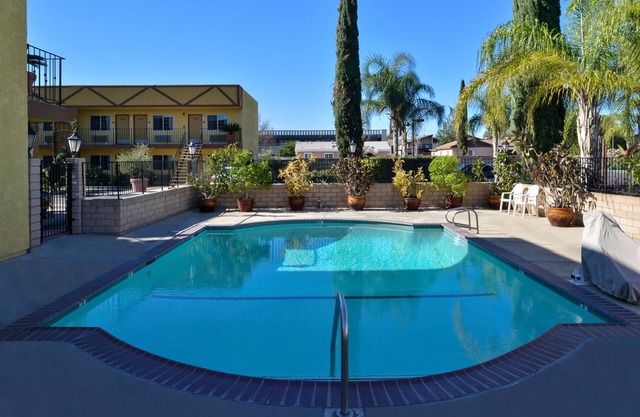 Americas Best Value Inn & Suites Fontana