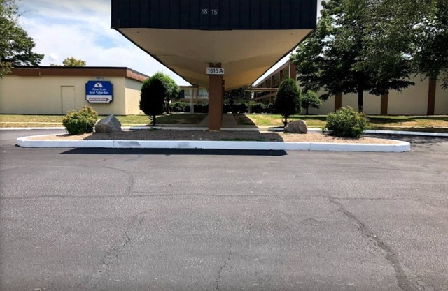 Americas Best Value Inn Wilson - Fumeur de 1 lit king size (REZ DE CHAUSSEE)