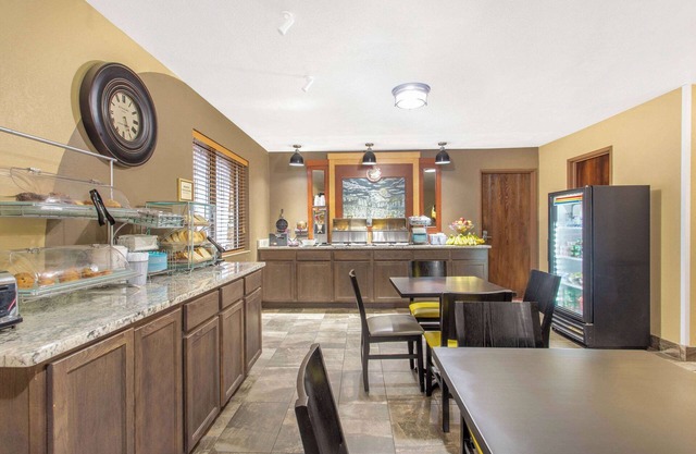 AmericInn by Wyndham Delafield-Waukesha-Milwaukee