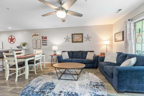Americondo -Sleeps 8 Only blocks from 76 Strip