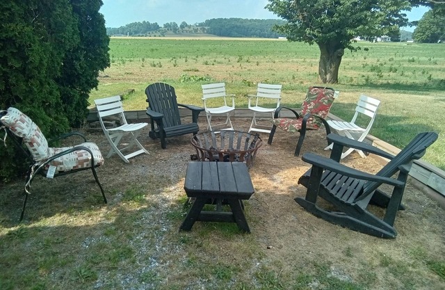 Country Home In the midst of Amish farm neighborhood