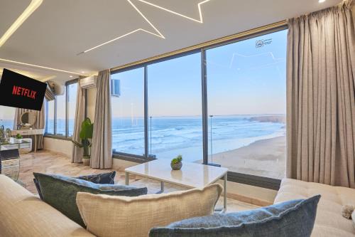 Amwaj Apt - Beachfront Paradise Charming 1BR with Ocean Views