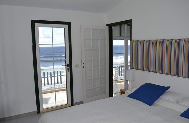 Un appartement en bord de mer avec vue et bien plus encore