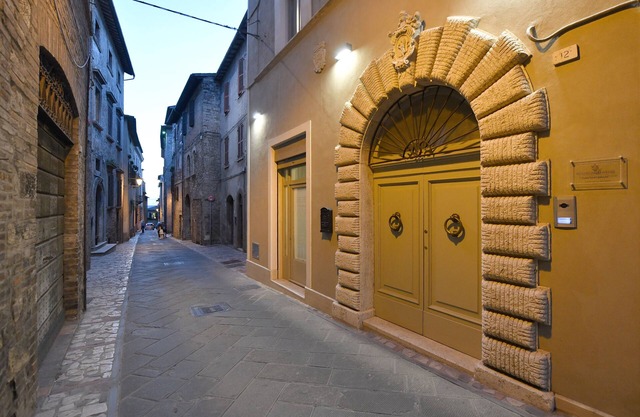 An ancient palace in the heart of Todi