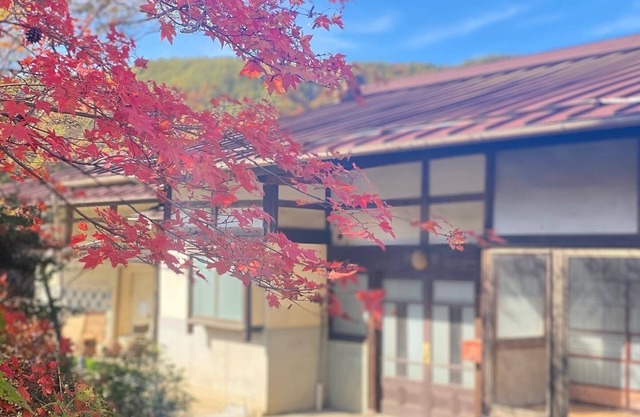 An inn with an irori hearth for a night without me / Ina Nagano