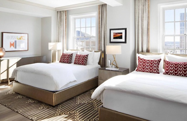 An Inviting and Lavish Queen Room! With Bathtub