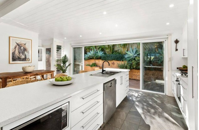 An original farmhouse in Warriewood 20 mins away from the beach.