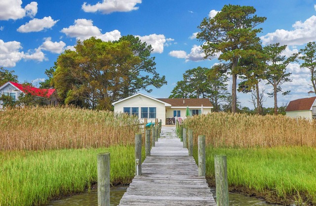 An Unfettered View - Beautiful ranch w/ boat dock!
