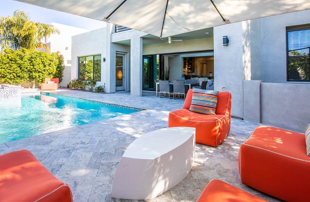 Stunning Modern Luxury Villa Neighboring Fashion Square!