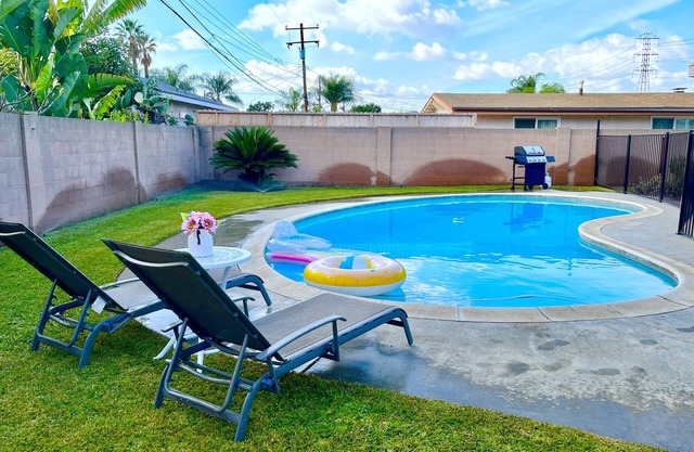 🍎💦Anaheim Pool house near Disneyland and Knotts