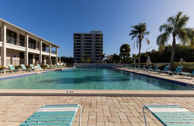 Anchorage Resort 3 bedroom Luxury Condo w Balcony, Pool Table, Near Beach 0891