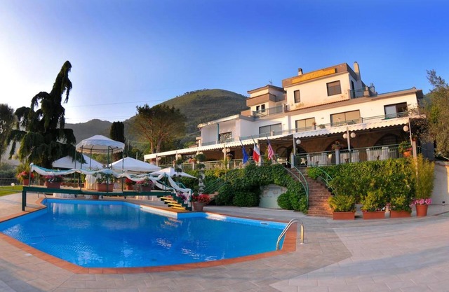 Ancienne ferme "OLIVE GROVE" près de POMPEI / AMALFI avec piscine affiliée