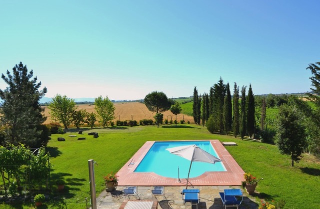 Villa de maître pour 12 personnes, situé près de la ville étrusque de Cortona avec jardin et piscine