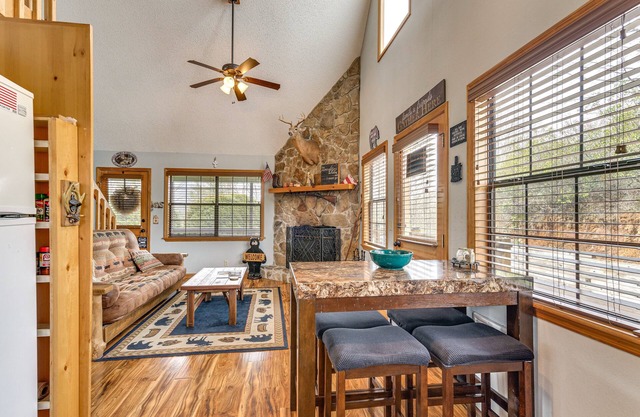 Andrews Cabin w/ Fireplace, Deck & Mountain Views!