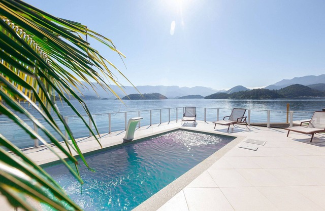 Ang036 - Villa sur l'île de Cavaco à Angra dos Reis