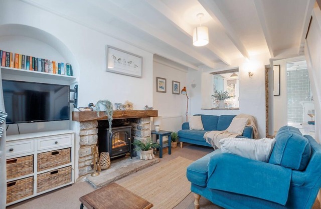 Angel Cottage, Swanage. Sleeps 2 + Baby
