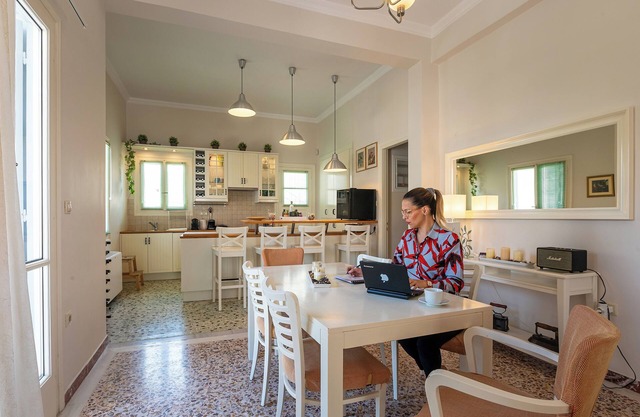 Angelinas Quarters - Kalamata Mediterranean Suites & Villas