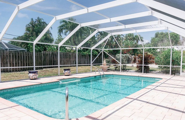 Anglers Cove Casita, Pool home and Walk to Beach