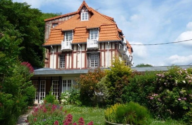 Résidence anglo-normande à proximité de la plage