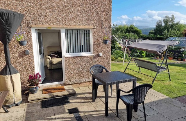 Ann's Garden Flat, Llandudno and Conwy. Quiet Residential Area, Self Contained