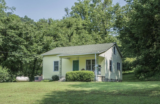 L'Ann Walker Farm House