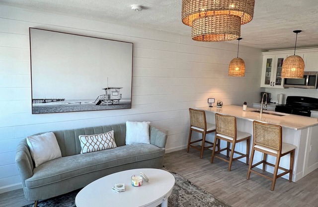 Anna Maria Cottage with Golf Cart