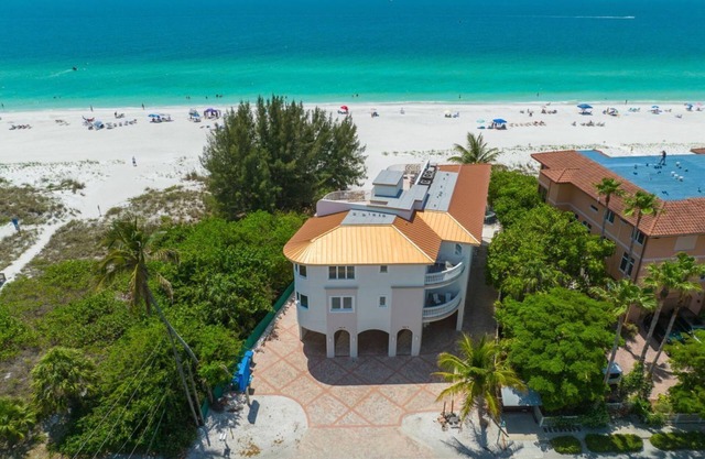Anna Maria Grand: Gulf Front! On the Beach! Sleeps 22 by Anna Maria Life Vacation Rentals