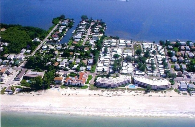 Vue sur l'océan à Anna Maria Island Club, ascenseur, piscine, bain à remous et sauna