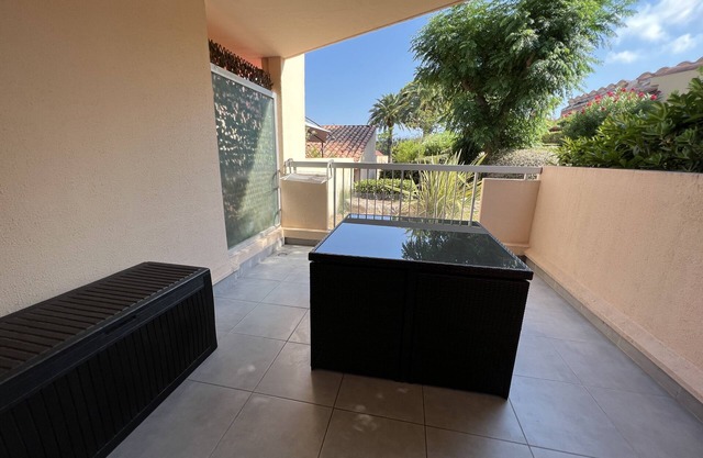 Antibes - 4 Personnes - Piscine / Tennis / Parc / Parking