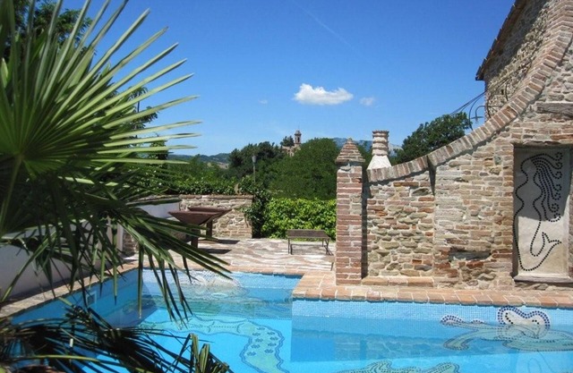 Antico Borgo Le Torricelle, village médiéval avec piscine en mosaïque, 5 (2 + 3)