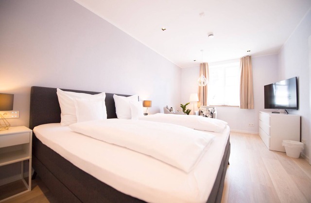 Ap 8 - Herrenberg-Suite Junior-de Luxe-Douche-Vue sur la cour